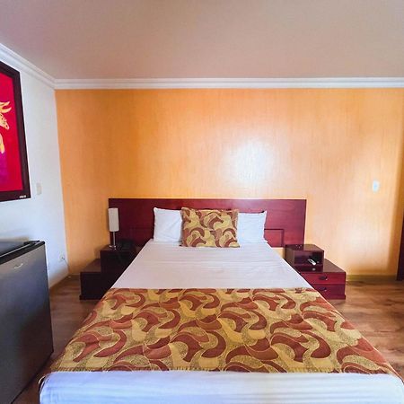Hotel Luxor Pereira Kültér fotó