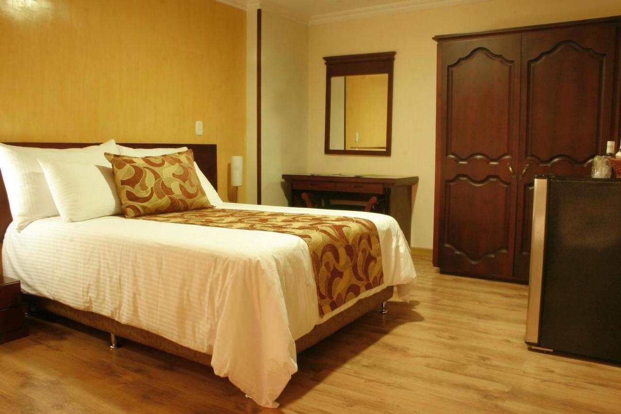 Hotel Luxor Pereira Kültér fotó