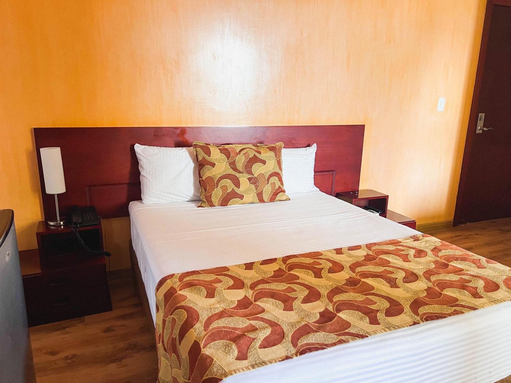 Hotel Luxor Pereira Kültér fotó